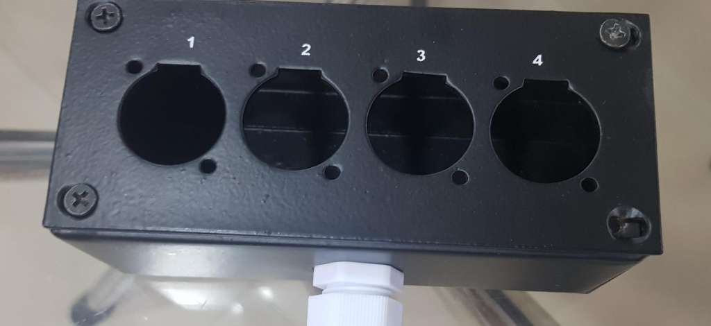 4 HOLE BOX