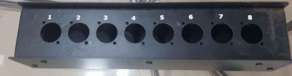 8 HOLE BOX